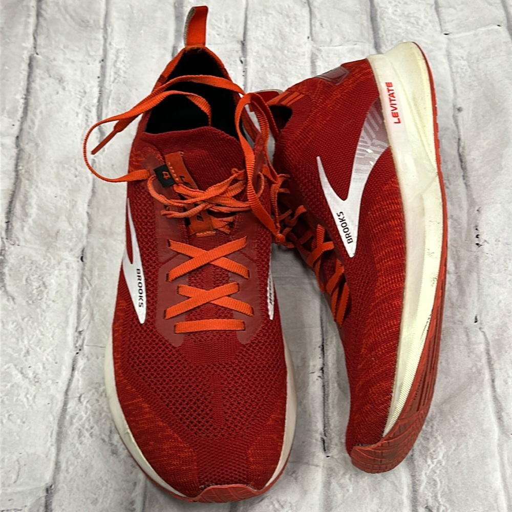 Brooks MEN LEVITATE 4 RED/CHERRY WHITE RUNNING SHOES SIZE 10.5